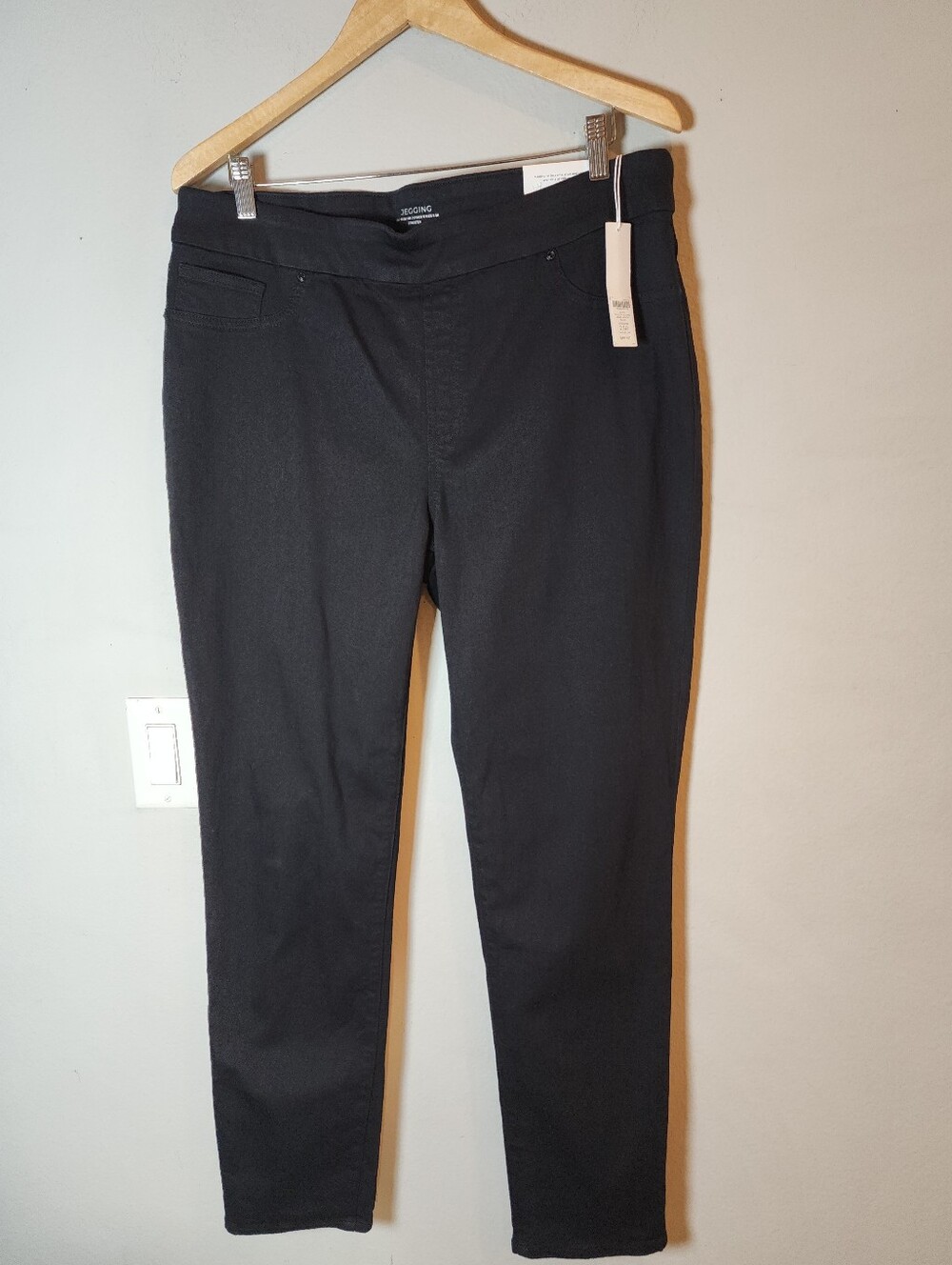 NWT Chico's Black Pull On Jeggings Jeans Stretch Denim Women's Size 14